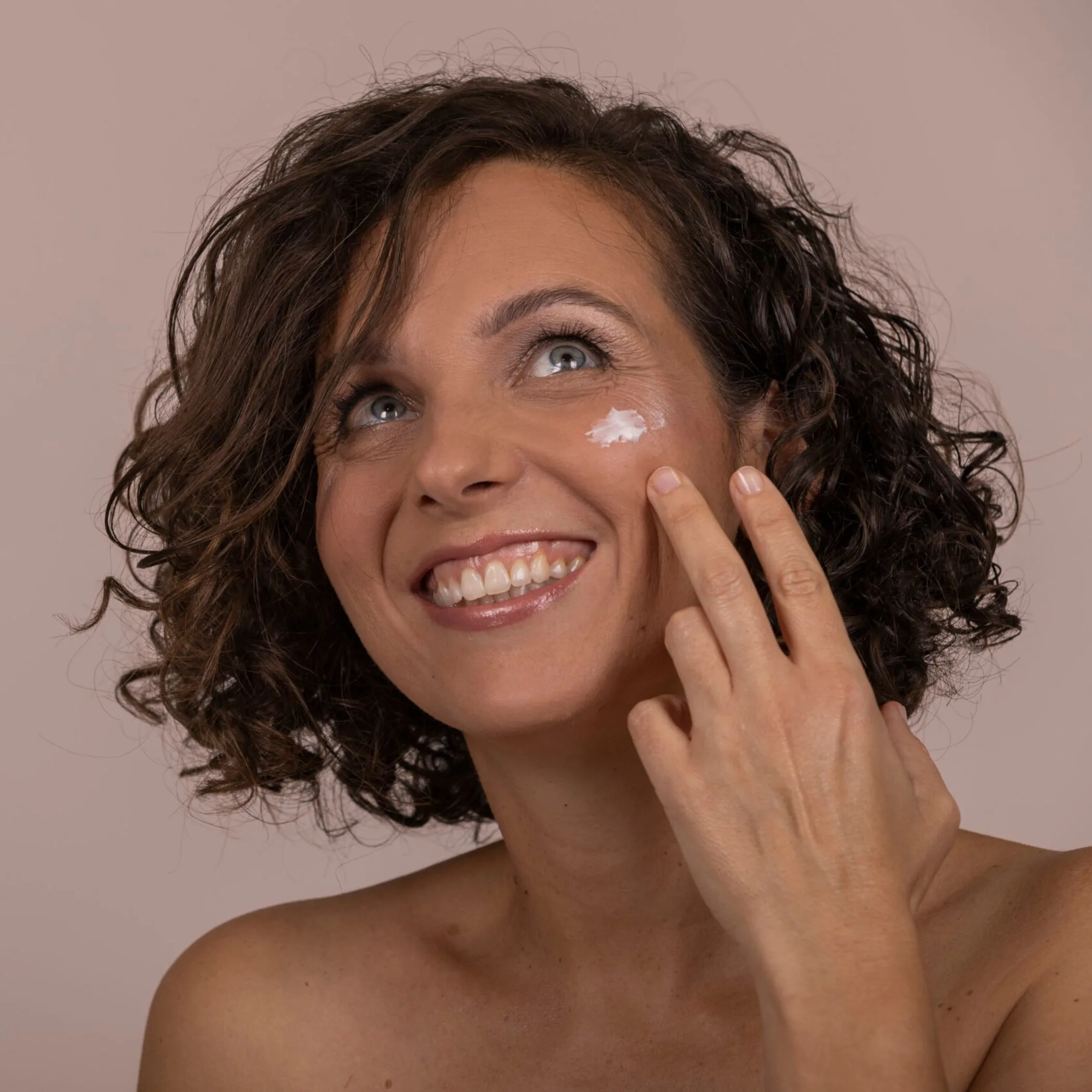 Cremas faciales antiaging para mujeres maduras de Chlaralé